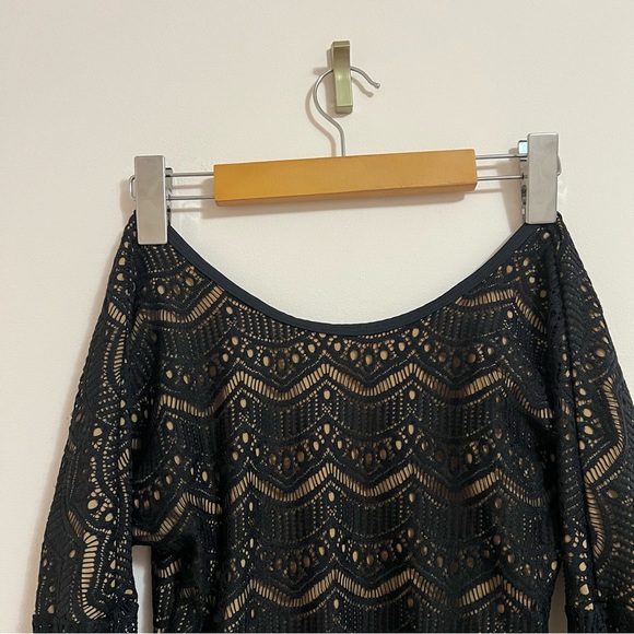 Lace bell sleeved bodysuit in black size US XS- M boutique- One teaspoon - Picture 3 of 11